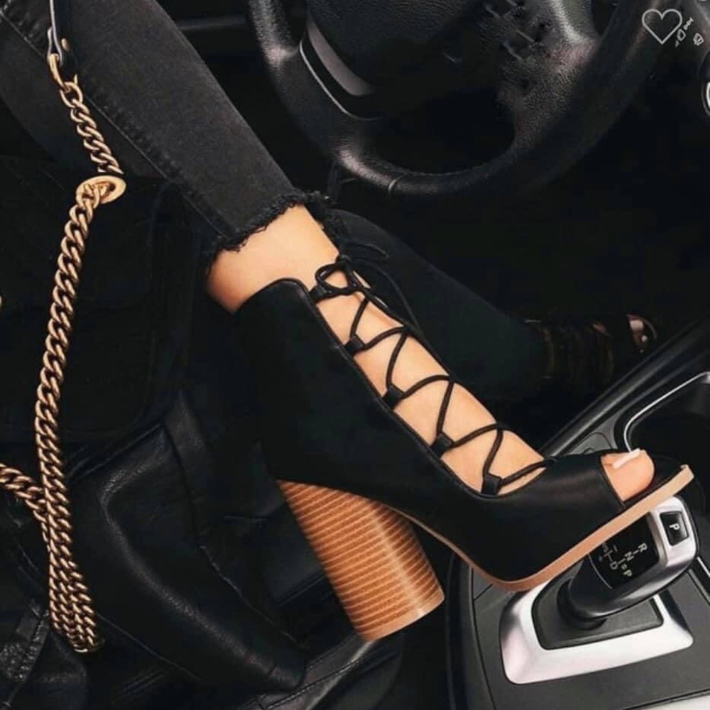 BLACK PU — CYLINDER HEEL